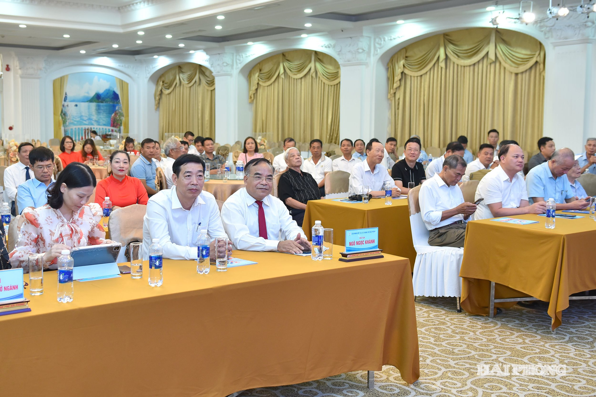 Các đại biểu dự lễ kỷ niệm.