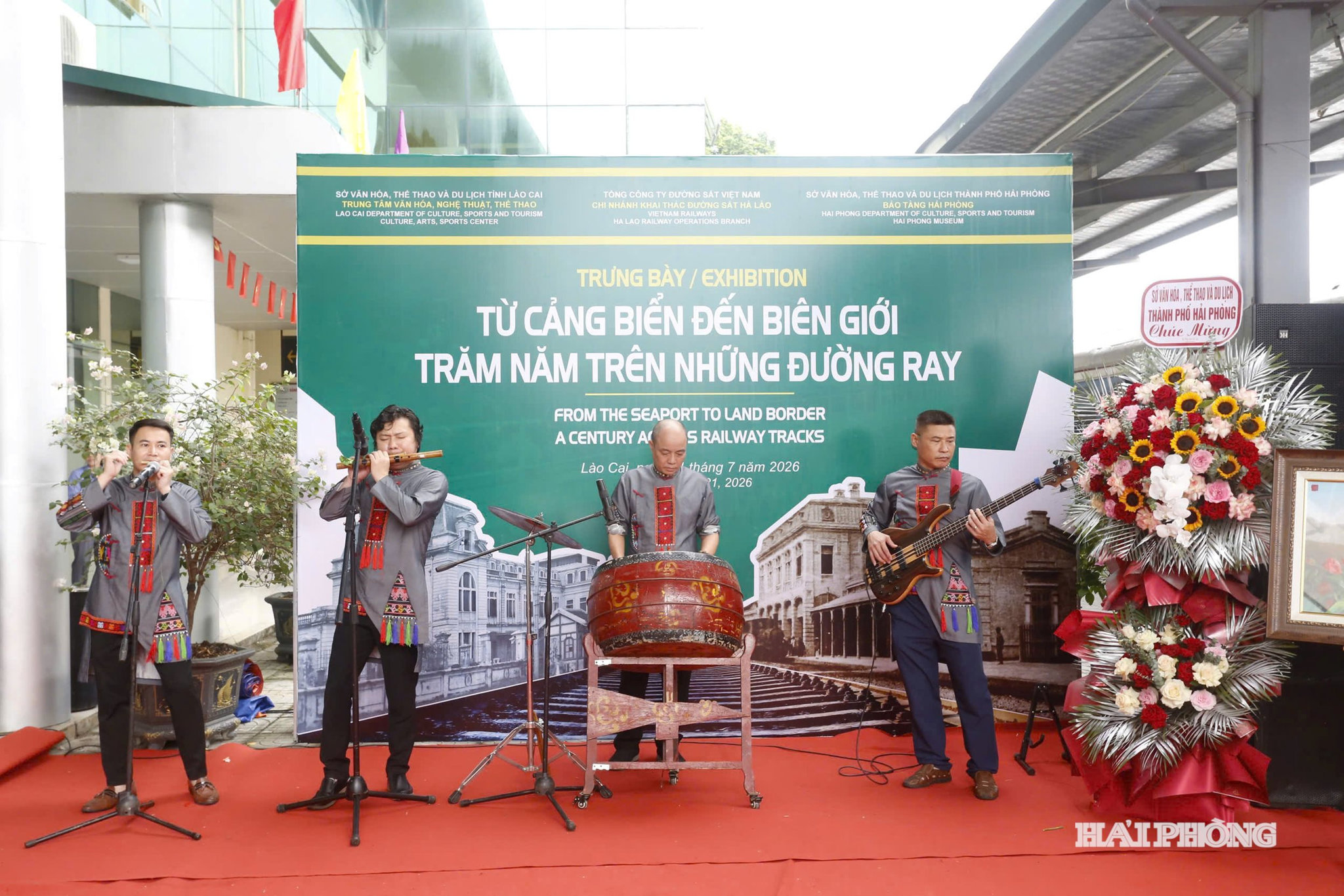 Tiết mục biểu diễn nghệ thuật khai mạc trưng bày “Từ cảng biển đến biên giới - Trăm năm trên những đường ray”