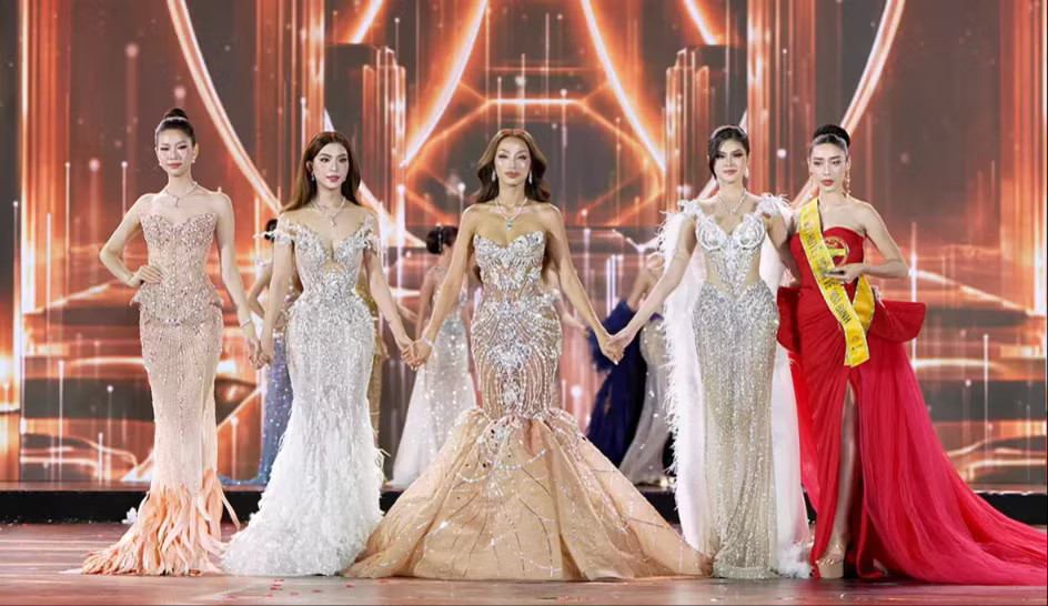 screenshot-6-07-31-1785516670-378-width944height546-235603truc-tiep-chung-ket-miss-grand-vietnam-2026-top-5-chung-cuoc-lo-dien235603-up.png