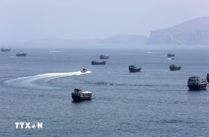 Quang cảnh eo biển Hormuz ngày 20/6/2026. (Ảnh: THX/TTXVN phát)