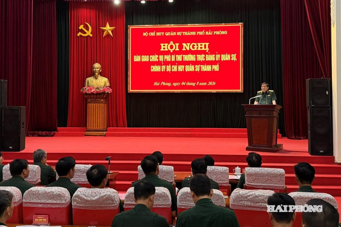 ban-giao-chinh-uy-1(1).jpg