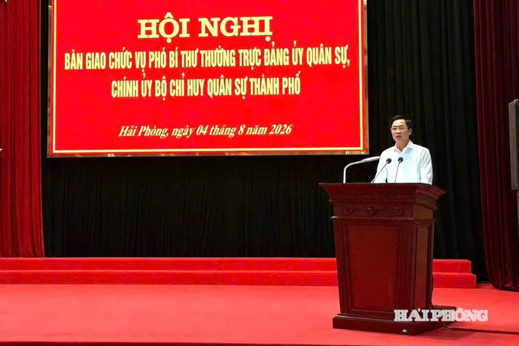 ban-giao-chinh-uy-2(2).jpg