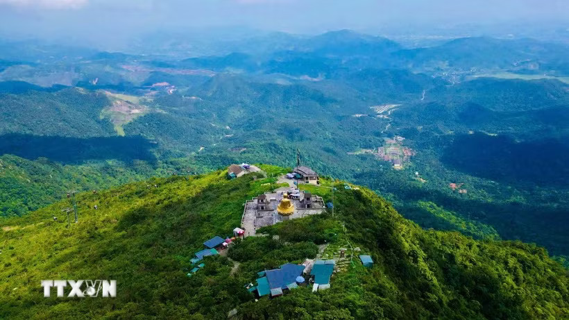 Dãy núi thiêng Yên Tử. (Ảnh: Thanh Vân/TTXVN)