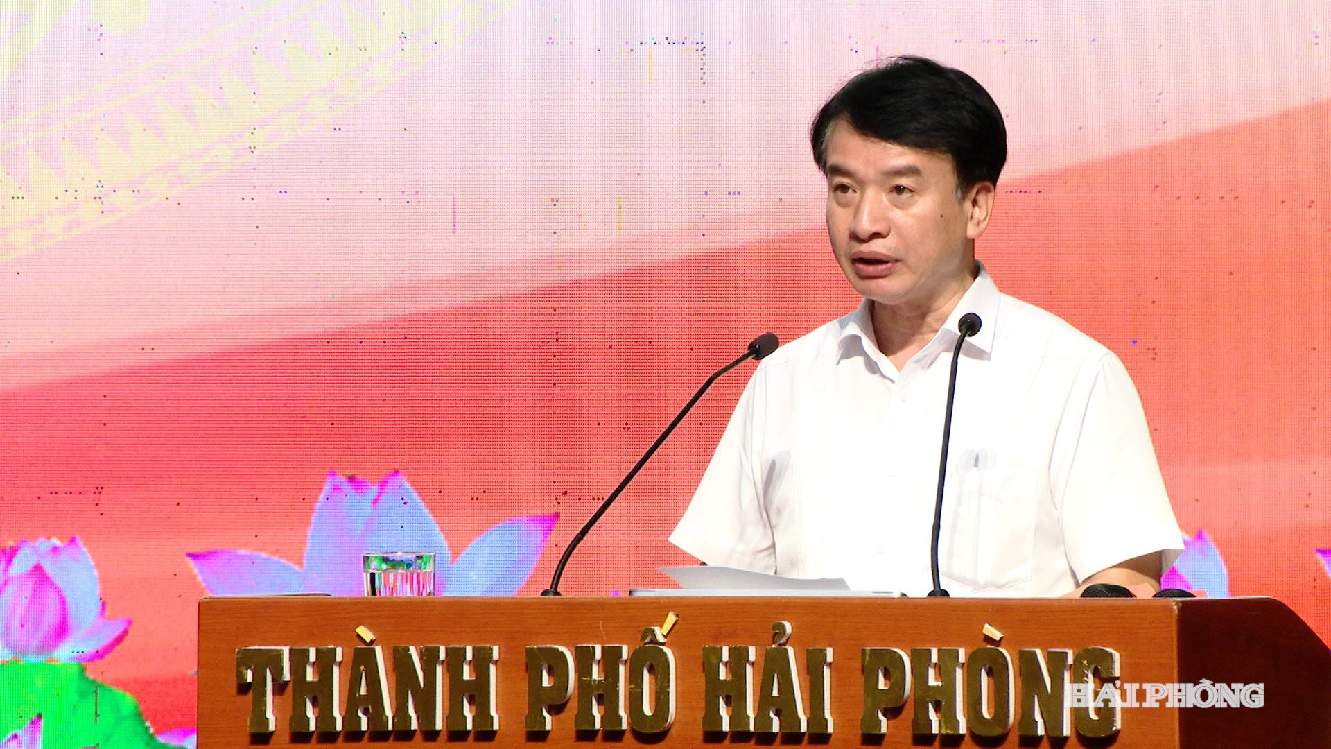 Đồng chí Nguyễn Đức Tuấn, Phó chủ tịch Thường trực Mặt trận Tổ quốc Việt Nam thành phố phát biểu chỉ đạo tại lễ khai mạc.