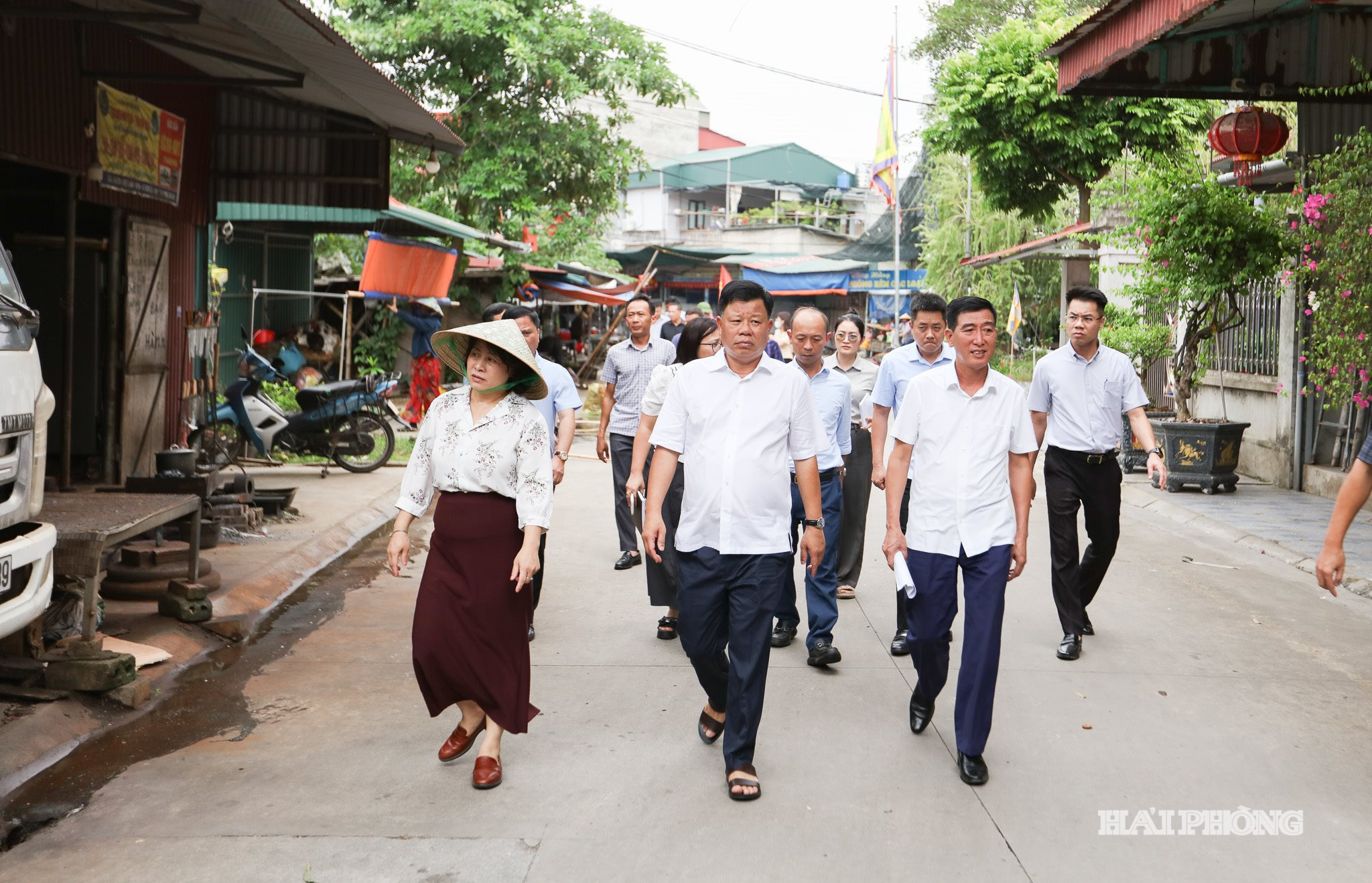 Đồng chí Phó Chủ tịch UBND thành phố kiểm tra khu chợ Cuối