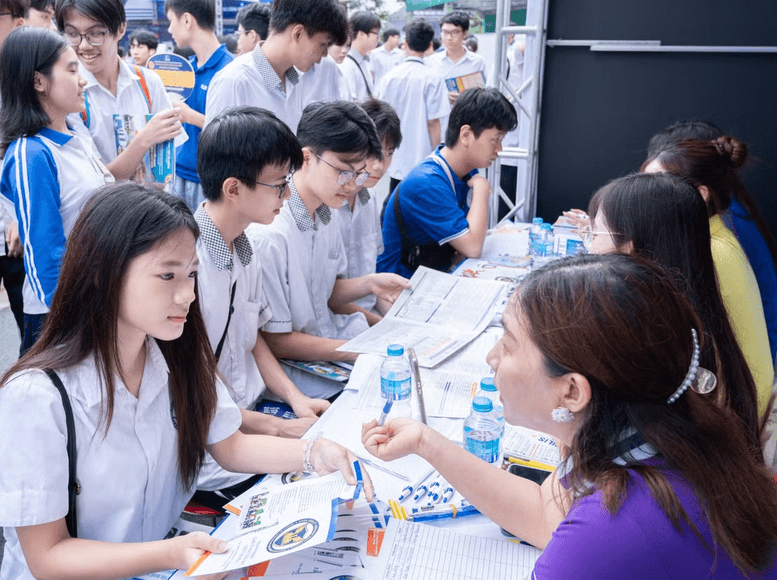 tuyen-sinh-dh-178581012376768450810.png