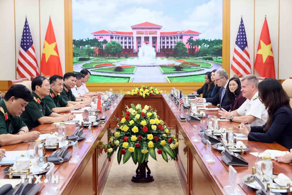 Đại tướng Nguyễn Tân Cương, Tổng Tham mưu trưởng Quân đội nhân dân Việt Nam hội kiến Đô đốc Samuel Paparo, Tư lệnh Bộ Tư lệnh Thái Bình Dương. (Ảnh: An Đăng/TTXVN) ttxvn-tong-tham-muu-truong-quan-doi-nhan-dan-viet-nam-hoi-kien-tu-lenh-bo-tu-lenh-thai-binh-duong-hoa-ky-2.jpg