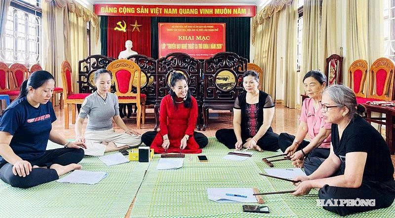 dua-nghe-thuat-den-gan-cong-chung-1-.jpg