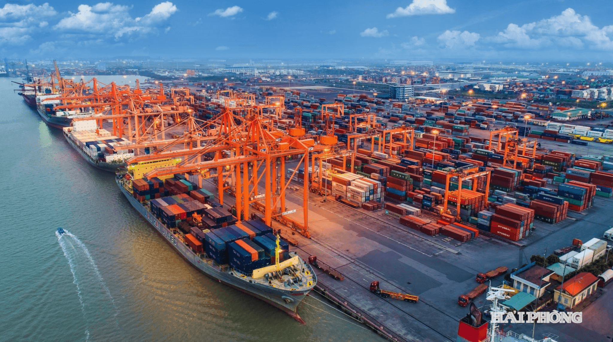 Cảng biển, logistics và các khu kinh tế tiếp tục là những động lực quan trọng của tăng trưởng Hải Phòng.
