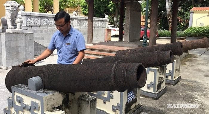 Súng thần công trưng bày tại Bảo tàng (ảnh tư liệu).