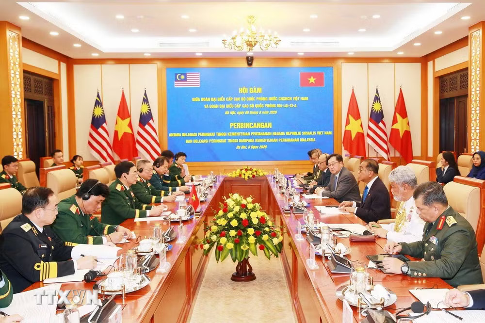 Phó Thủ tướng, Bộ trưởng Quốc phòng Phan Văn Giang và Bộ trưởng Quốc phòng Malaysia Dato Seri Mohamed Khaled Bin Nodrin hội đàm. (Ảnh: Trọng Đức/TTXVN) ttxvn-bo-truong-quoc-phong-malaysia-tham-chinh-thuc-viet-nam-1.jpg