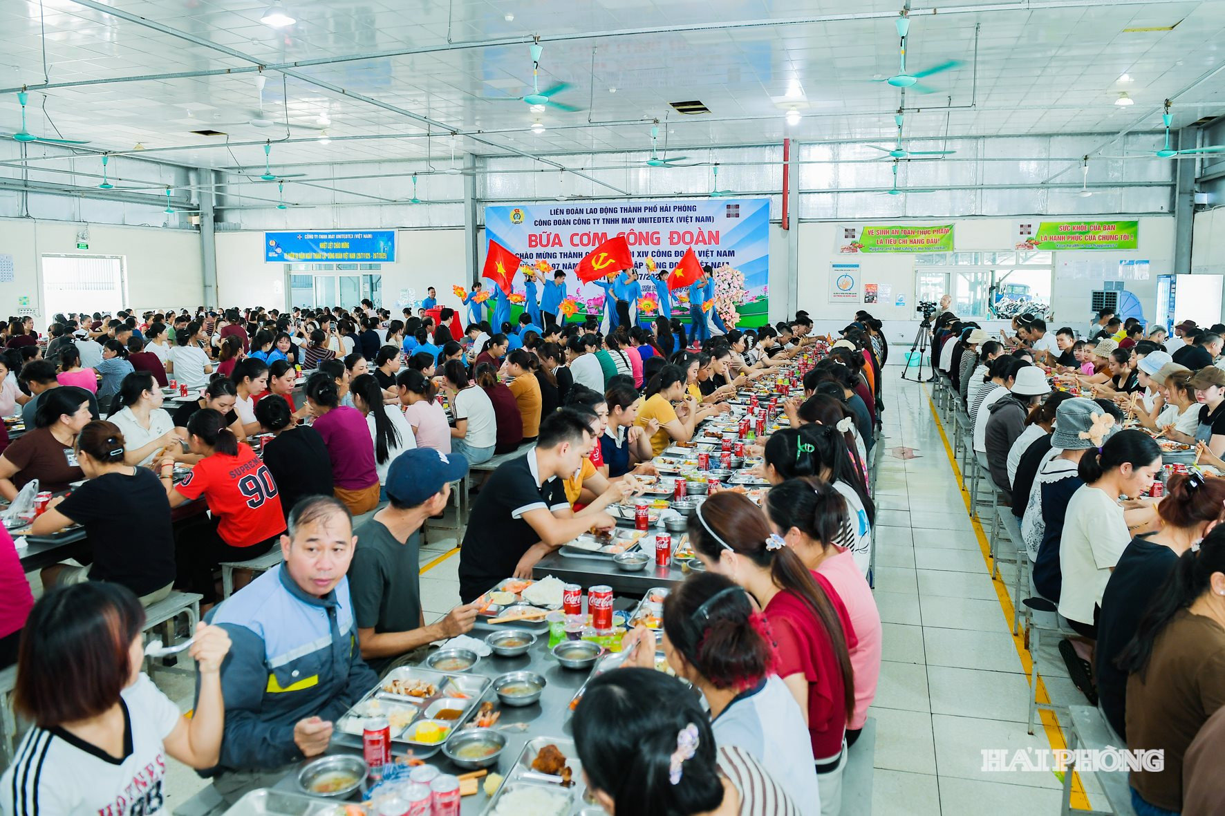 bua-com-cong-doan.jpg