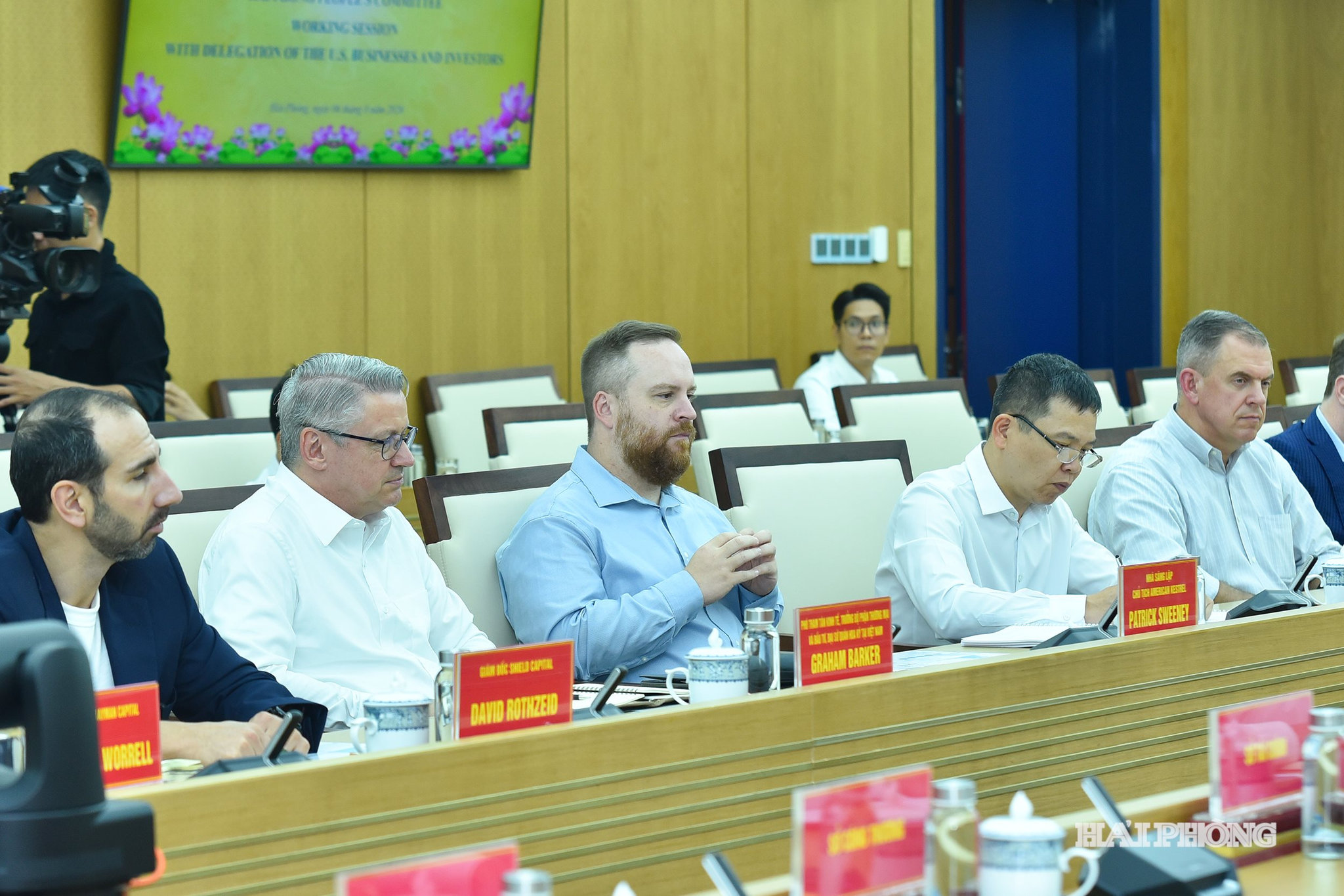 Các đại biểu dự cuộc làm việc.