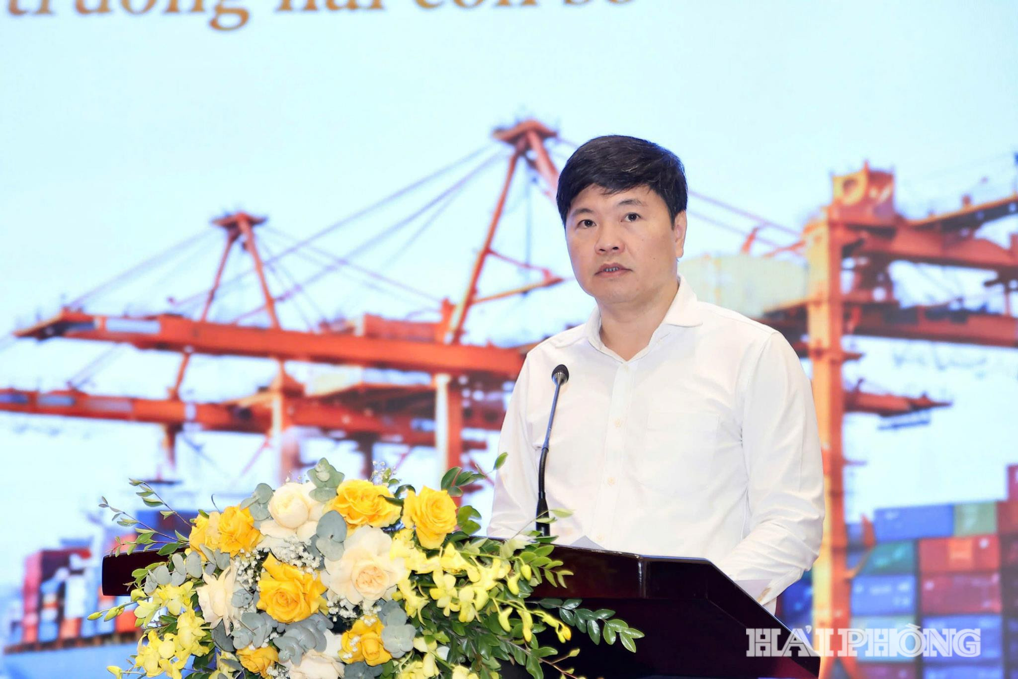 Đồng chí Phó Chủ tịch UBND thành phố Hoàng Minh Cường phát biểu tại hội nghị.