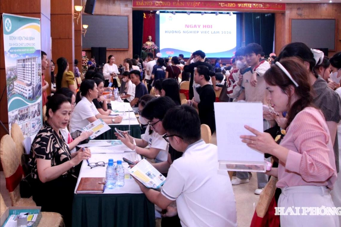 huong-nghiep-viec-lam-2-1536x1024(1).jpg