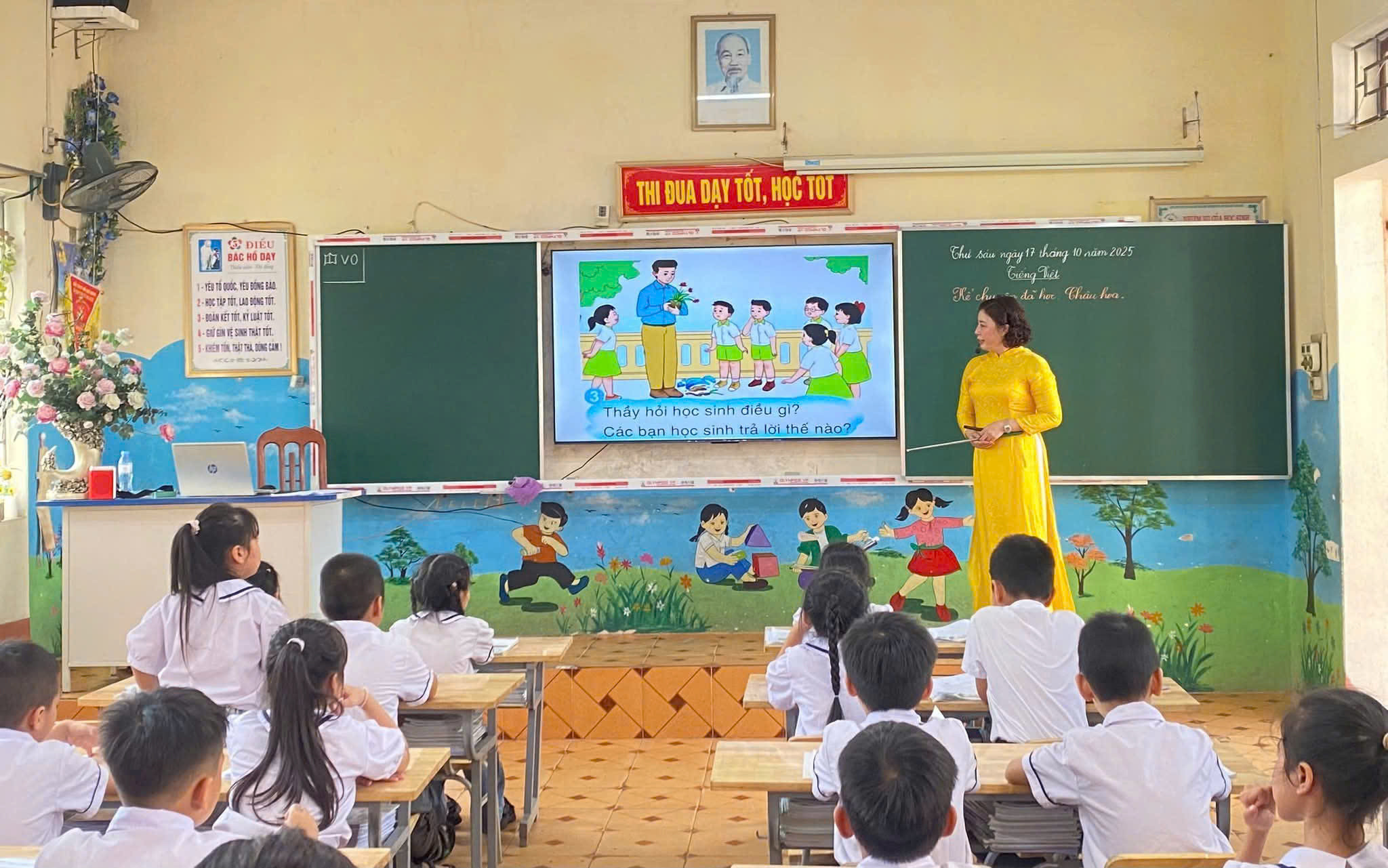 Phường Kinh Môn đang khẩn trương hoàn thiện đề án sáp nhập các trường học trên địa bàn và dự kiến đặt tên các trường mới mang tên của phường. Trong ảnh: Cô và trò Trường Tiểu học An Lưu trong năm học 2025 - 2026. 