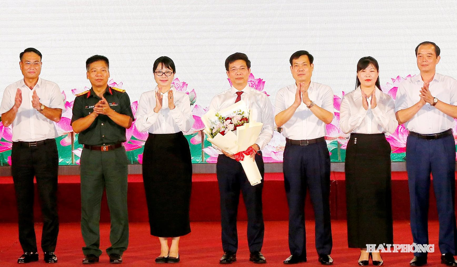 thuy nguyen chuc mung