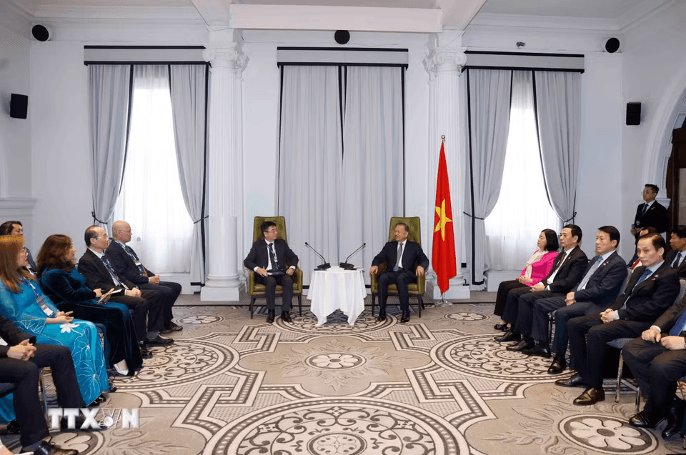 tong-bi-thu-tiep-tri-thuc.png