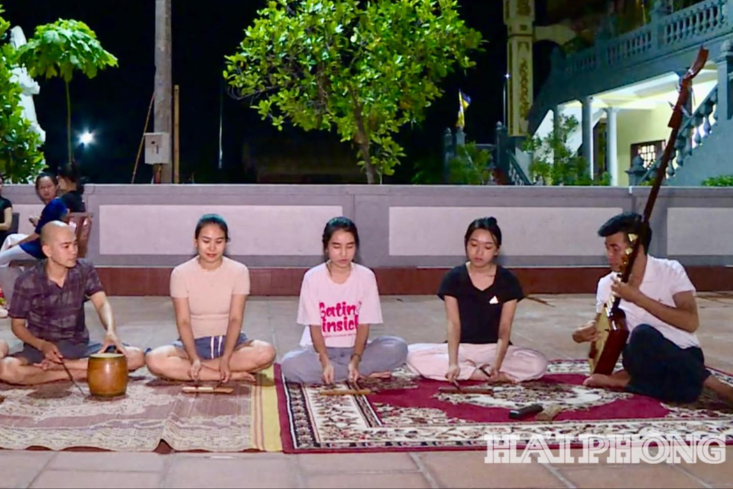 nha-van-hoa-sang-den