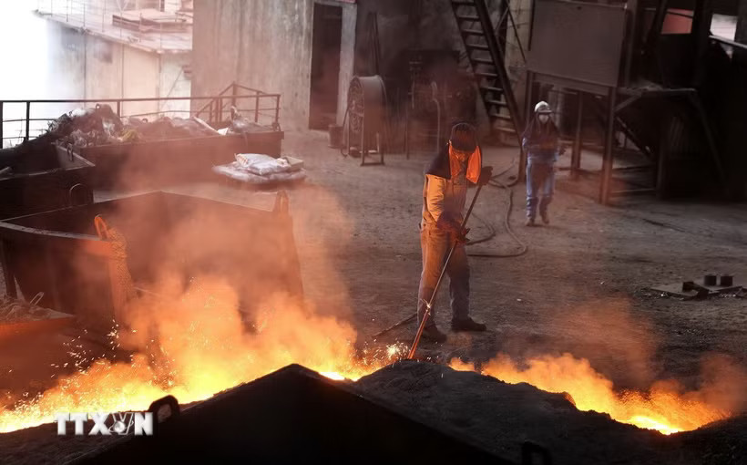 Quá trình công nghiệp như luyện kim thuộc danh mục phải thực hiện kiểm kê khí nhà kính. (Ảnh: Quốc Khánh/TTXVN)