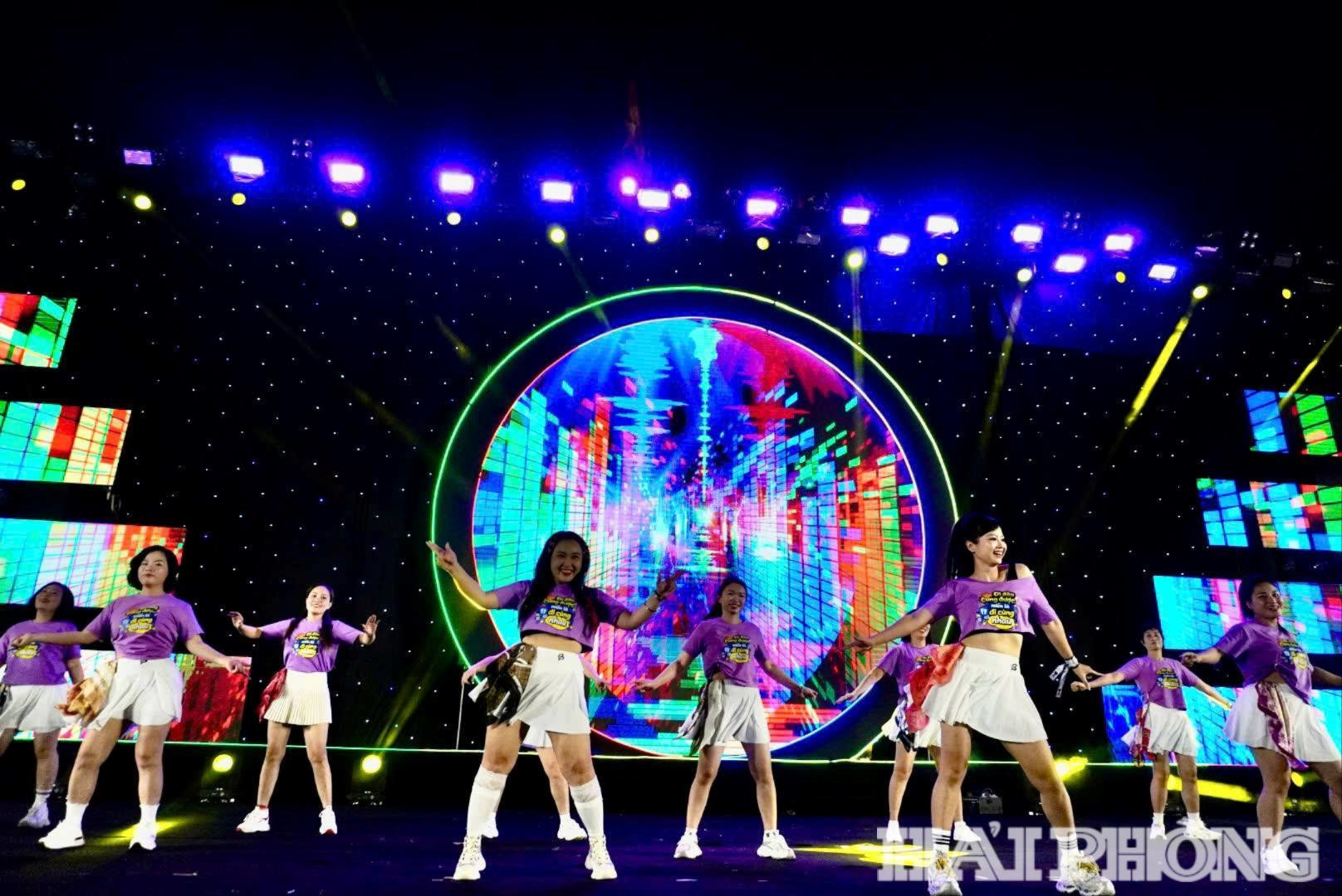 rumba-duong-pho(1).jpg