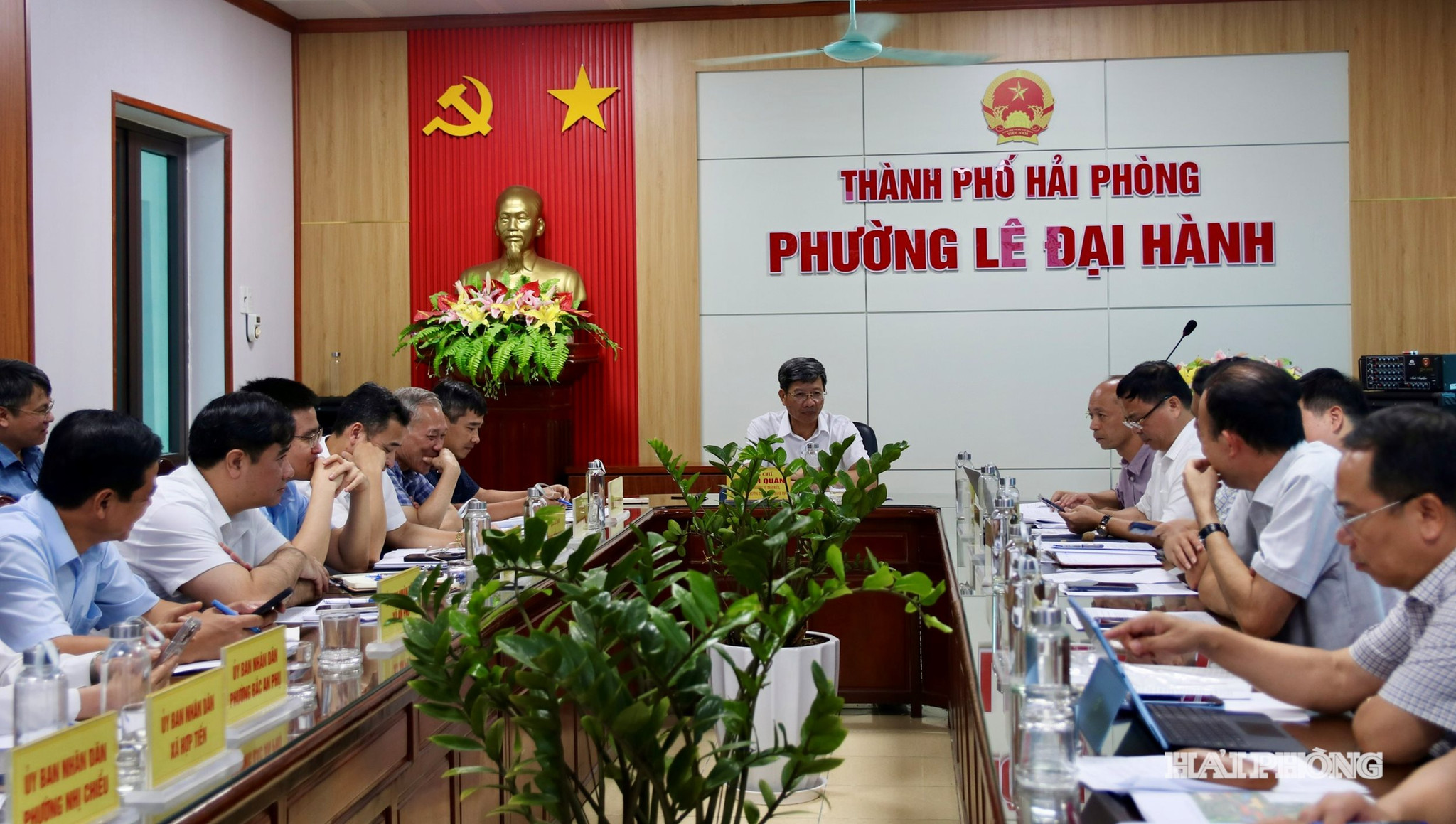 lam-viec-tai-phuong-le-dai-hanh.jpg