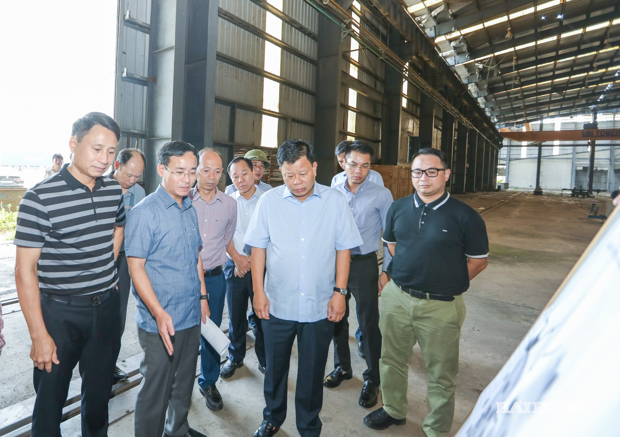 Đồng chí Lê Trung Kiên, Uỷ viên Ban Thường vụ Thành uỷ, Phó Chủ tịch UBND thành phố kiểm tra tại Dự án đầu tư xây dựng công trình Turbine Việt Nam tại xã Phú Thái