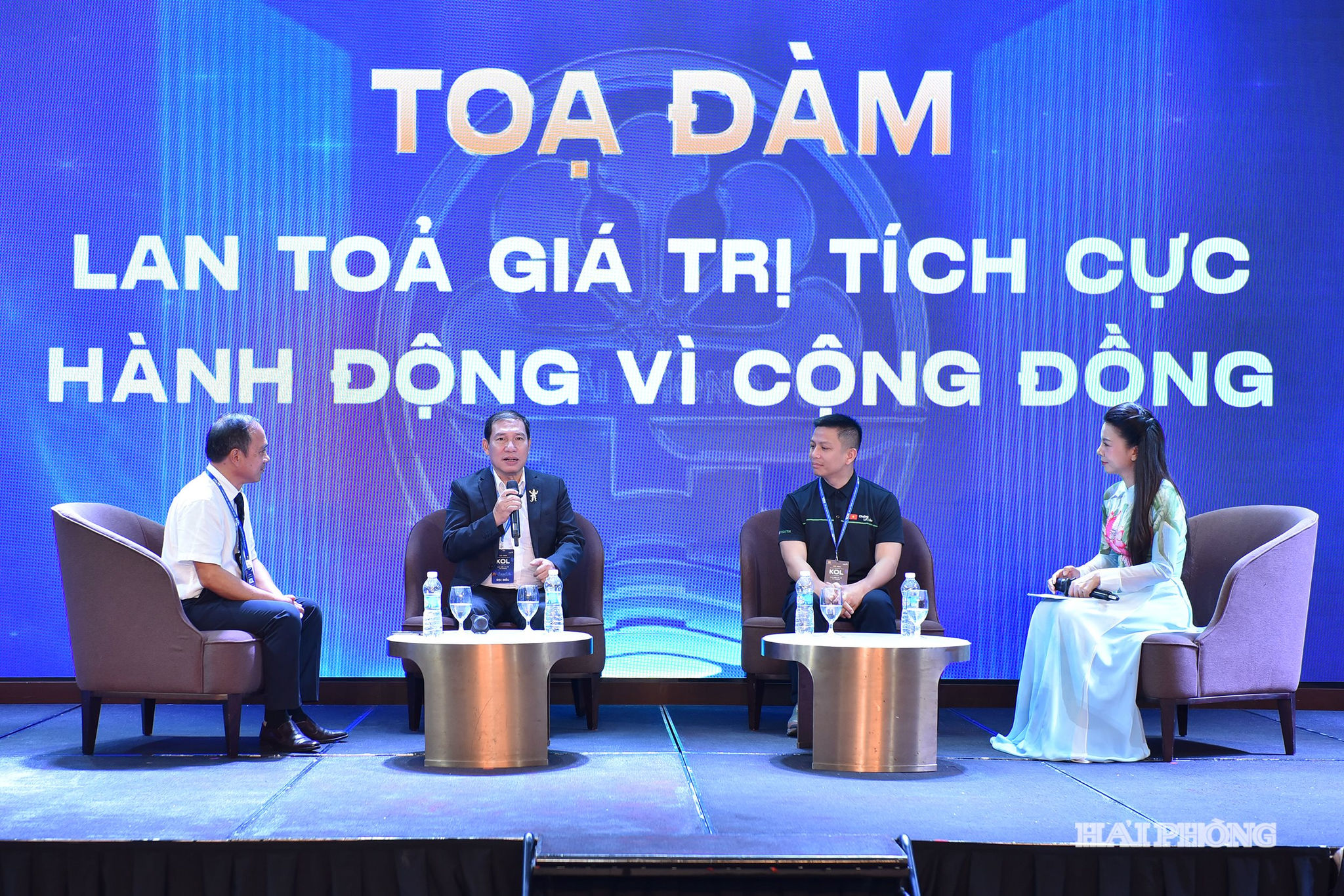 Các đại biểu, KOL giao lưu toạ đàm tại lễ ra mắt.