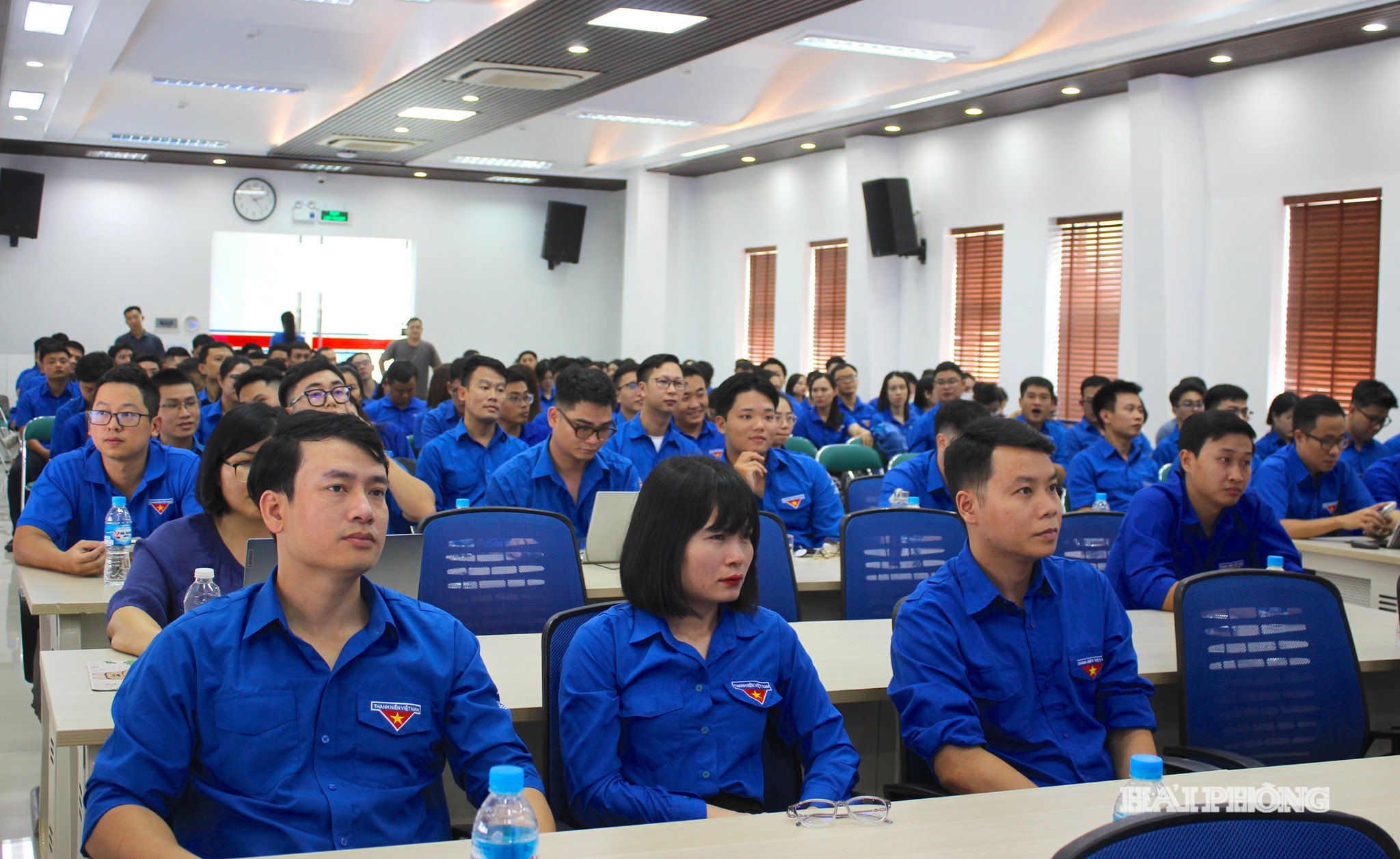 thanh-nien.jpg