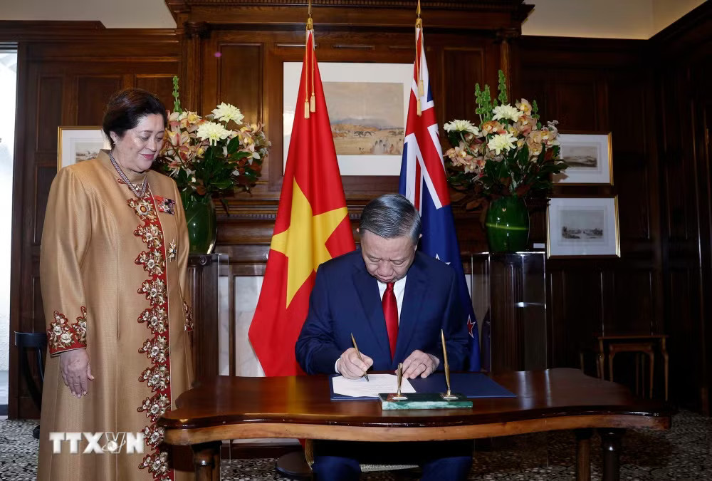 ttxvn-tong-bi-thu-chu-tich-nuoc-to-lam-hoi-dam-voi-toan-quyen-new-zealand-2.jpg