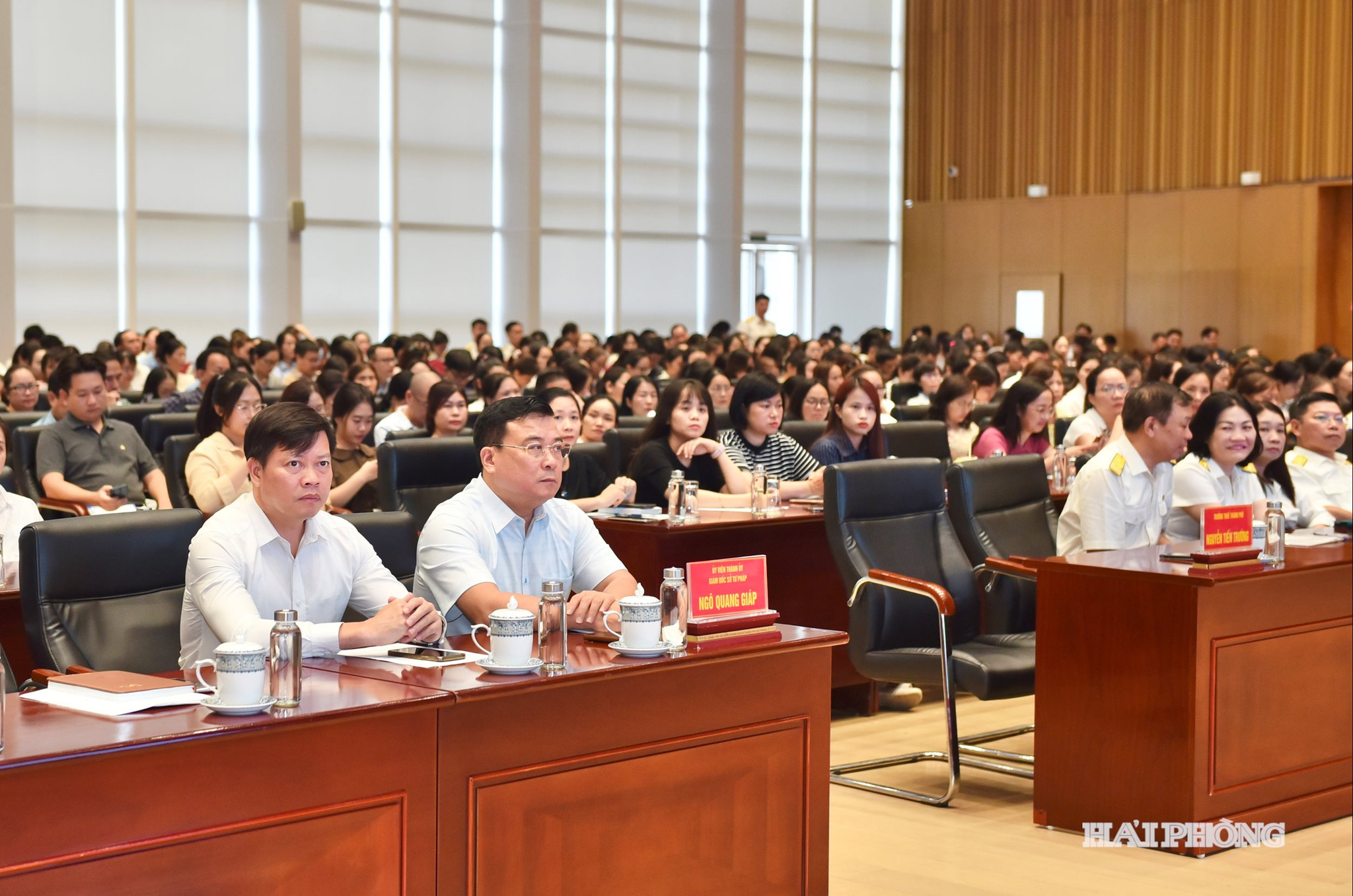 Các đại biểu dự hội nghị.