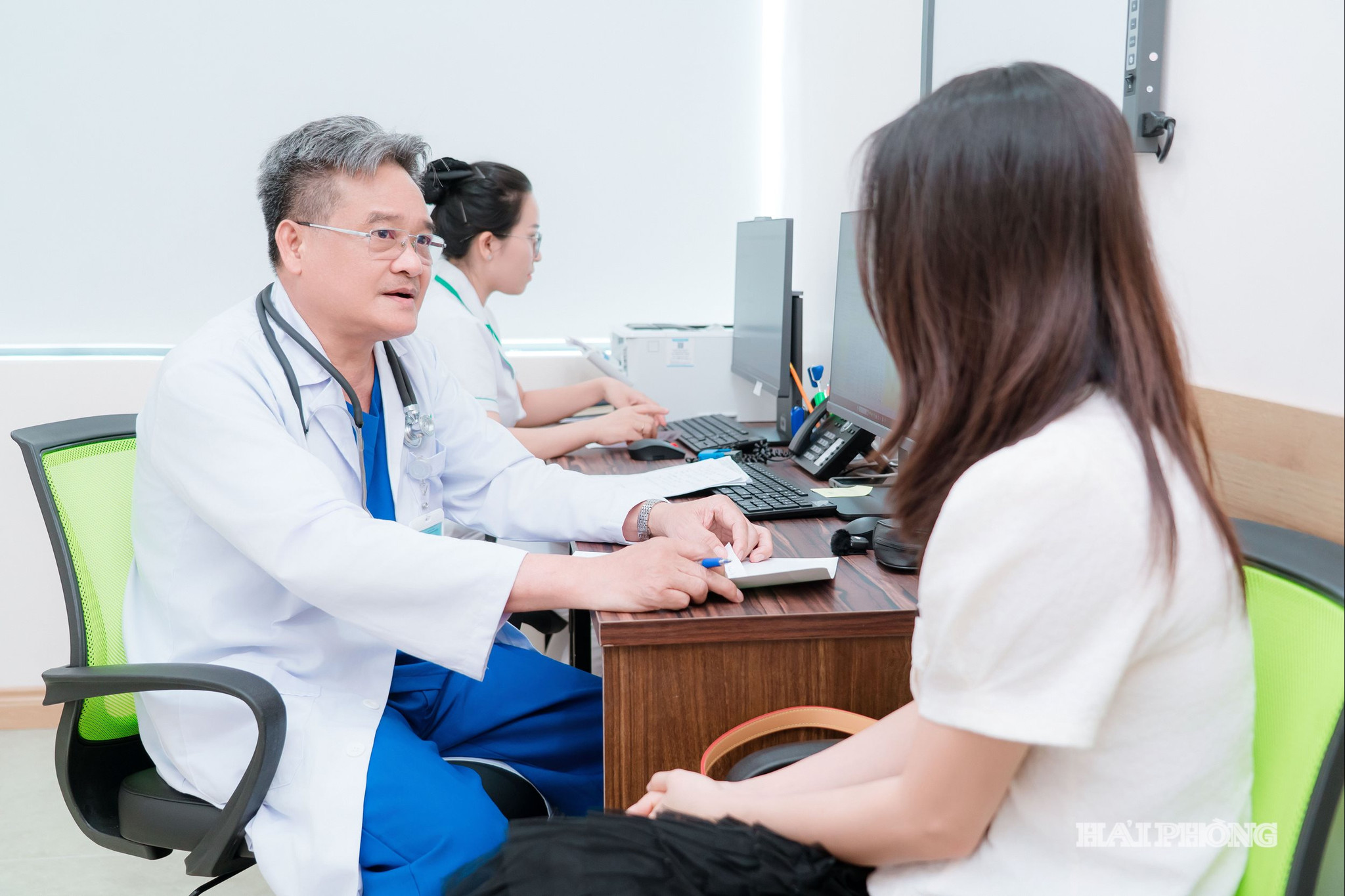 Nhiều chuyên gia, bác sĩ giàu kinh nghiệm từ Hà Nội trực tiếp thăm khám luân phiên tại Thu Cúc TCI Hải Phòng.