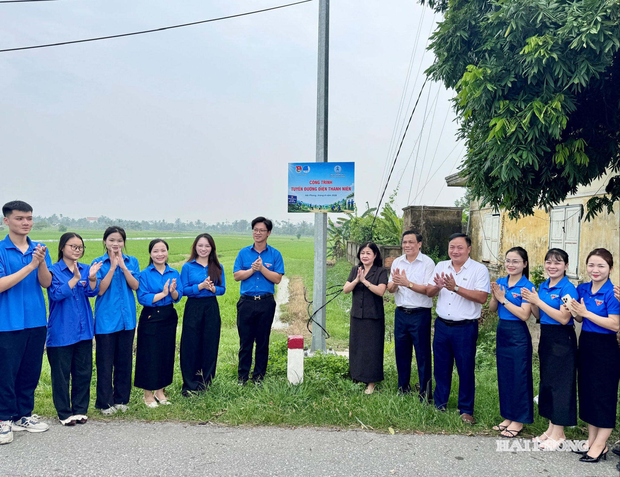 Cùng ngày, các cấp bộ Đoàn toàn thành phố tổ chức các hoạt động hưởng ứng ngày cao điểm thu hút đông đảo đoàn viên, thanh niên tham gia, tập trung vào các nội dung như: an sinh xã hội, phục vụ sản xuất và sinh hoạt của người dân; tuyên truyền bảo vệ môi trường; tập huấn, hướng dẫn, chuyển giao tiến bộ kỹ thuật cho thanh niên và người dân; hỗ trợ xây dựng mô hình sản xuất, kinh doanh hiệu quả gắn với liên kết vùng nguyên liệu hoặc mô hình phát triển kinh tế làng văn hóa du lịch cộng đồng, mô hình