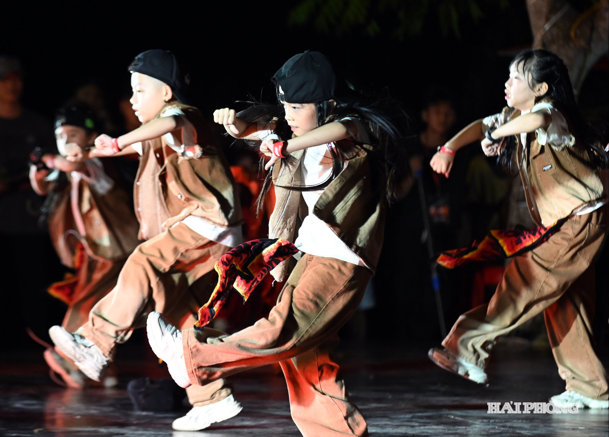 hip-hop-nhi.jpg
