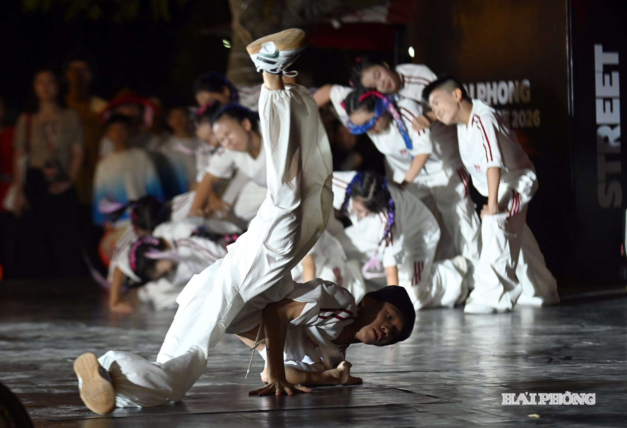 hip-hop-nhi14.jpg