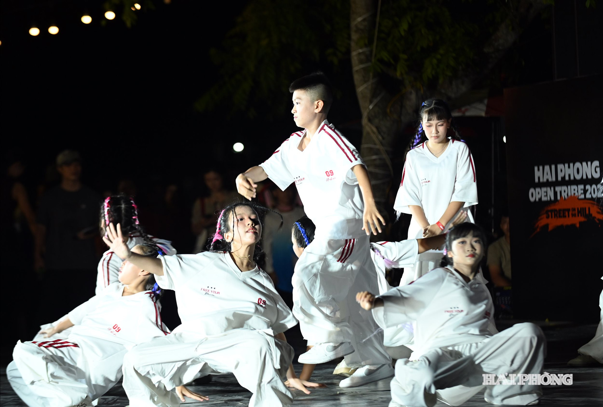 hip-hop-nhi16.jpg