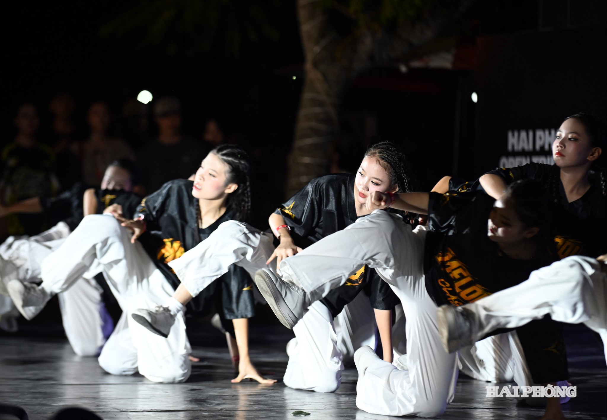 hip-hop-nhi23.jpg