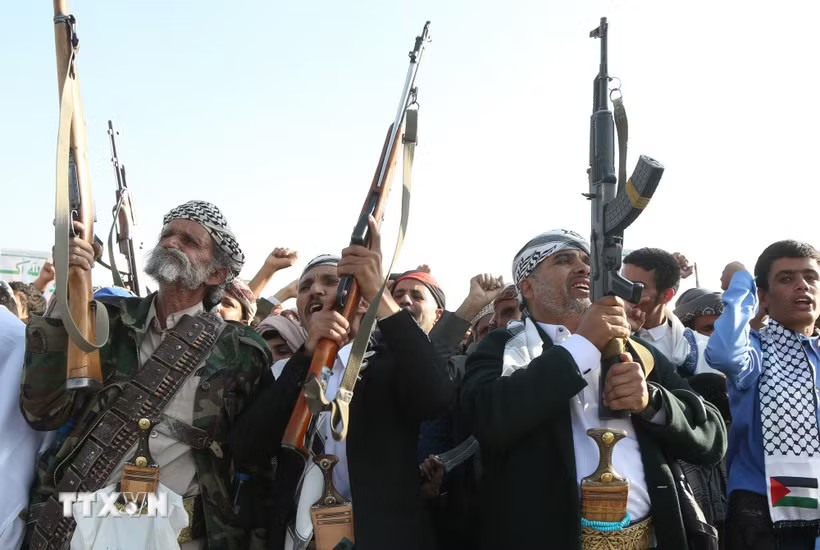 Các tay súng Houthi tại Sanaa, Yemen. (Ảnh: THX/TTXVN phát)
