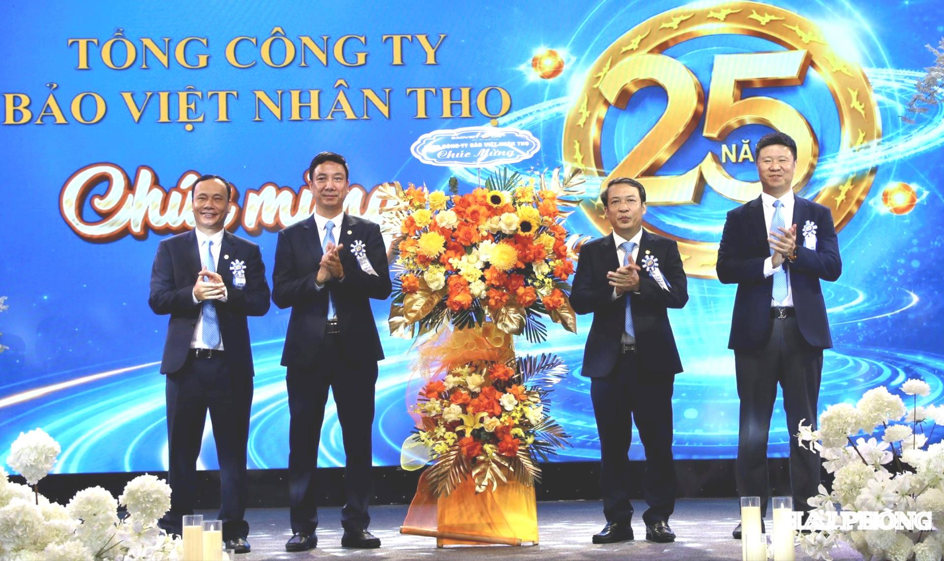 Tăng độ sáng tổng thể của ảnh ở mức vừa phải, phục hồi chi tiết ở các vùng tối (shadows) mà không làm cháy sáng (overexpose) các vùng highlight. Giữ màu sắc tự nhiên, không làm ảnh bị 
