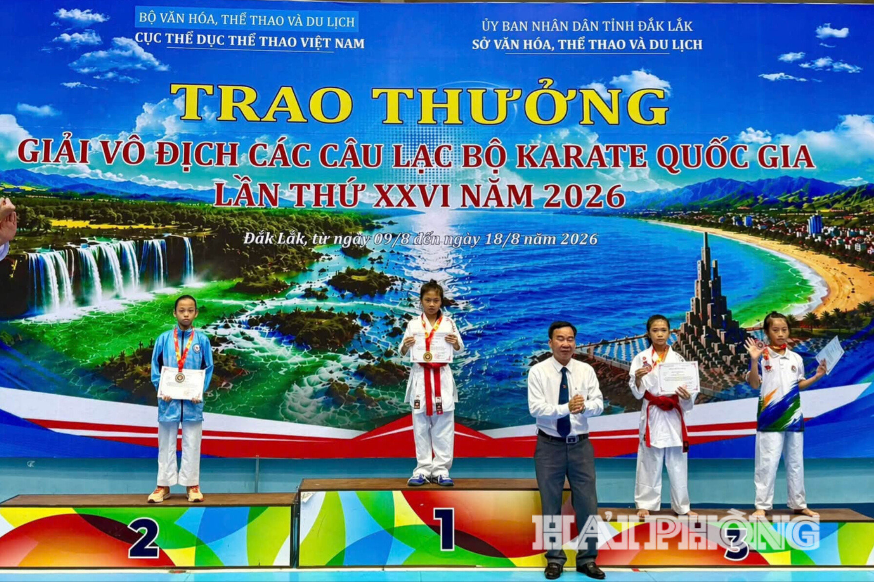 hong-anh(1).jpg