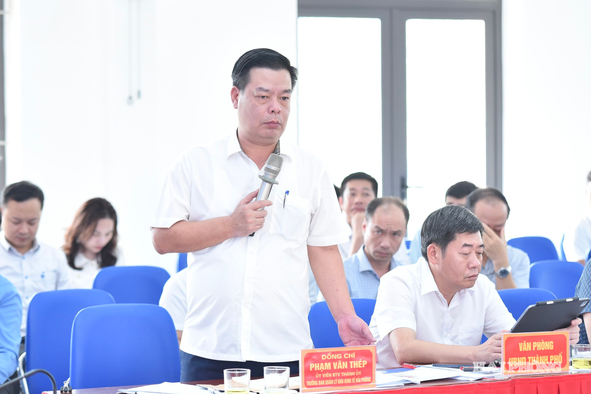Đồng chí Phạm Văn Thép, Ủy viên Ban Thường vụ Thành ủy, Trưởng Ban Quản lý Khu Kinh tế Hải Phòng phát biểu tại cuộc làm việc.