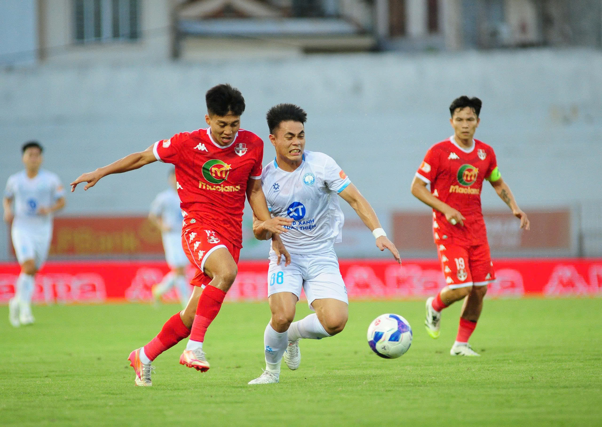 Thiếu chiều sâu về đội