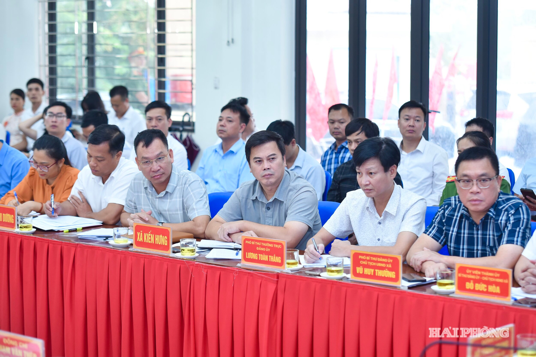 Các đại biểu dự cuộc làm việc.