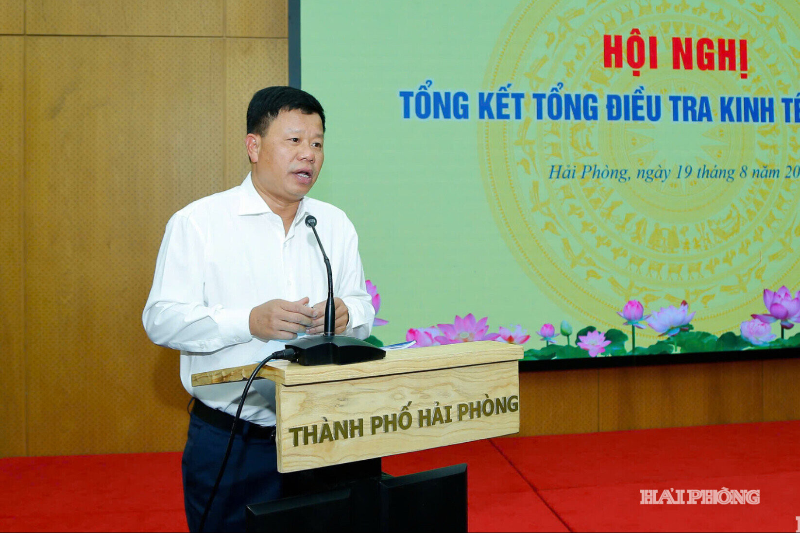 Đồng chí Lê Trung Kiên, Phó Chủ tịch UBND thành phố phát biểu tại hội nghị.