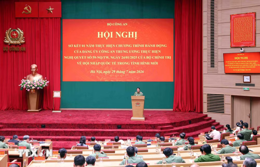Hội nghị sơ kết 1 năm thực hiện chương trình hành động của Đảng ủy Công an Trung ương thực hiện Nghị quyết số 59-NQ/TW, ngày 24/1/2025 của Bộ Chính trị về hội nhập quốc tế trong tình hình mới. (Ảnh: Phạm Kiên/TTXVN) ttxvn-bo-cong-an-so-ket-1-nam-thuc-hien-nghi-quyet-59-cua-bo-chinh-tri-1.jpg