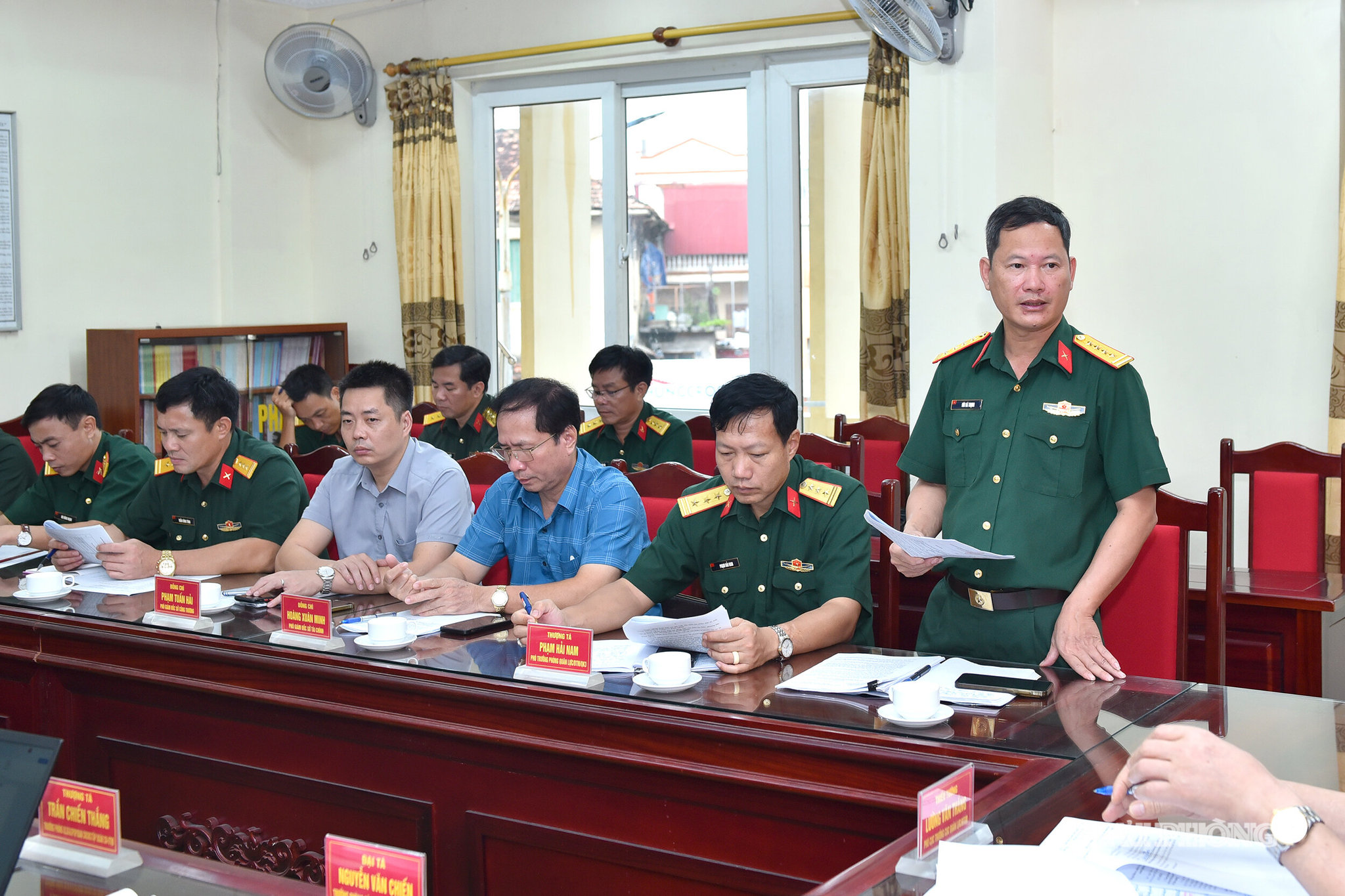 Đại tá Bùi Bá Trọng, Phó Chỉ huy trưởng Bộ CHQS thành phố phát biểu tại hội nghị.