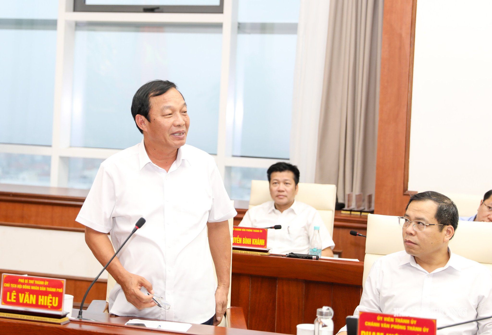 Đồng chí Lê Văn Hiệu, Phó Bí thư Thành ủy, Chủ tịch HĐND thành phố phát biểu tại cuộc làm việc