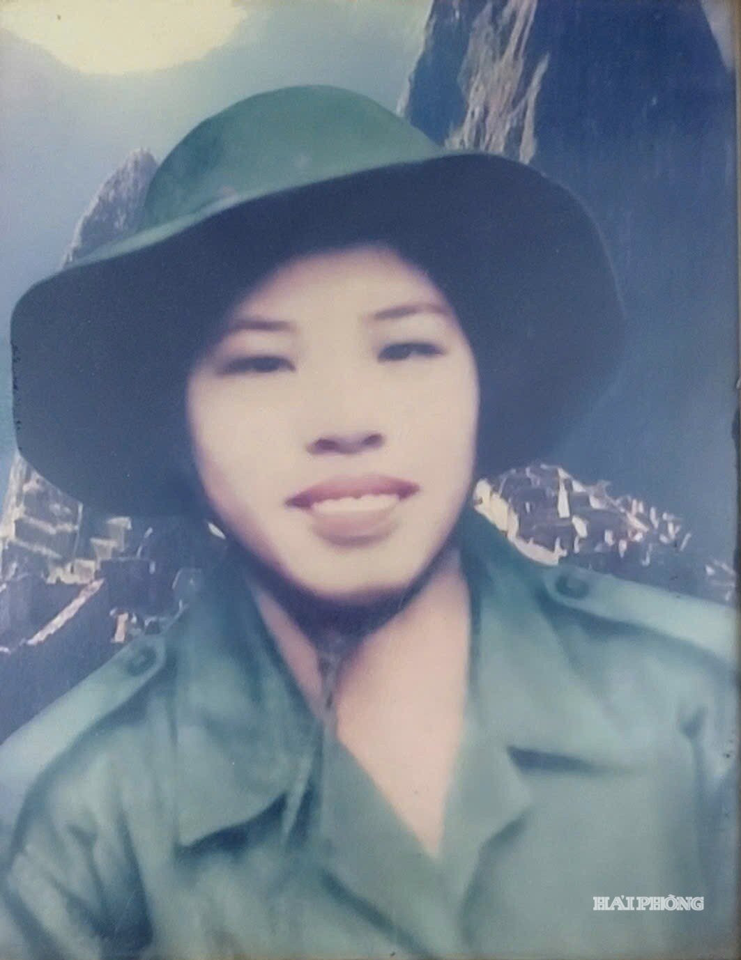 co-lao-nu-bo-doi-hoang-ngan.jpg