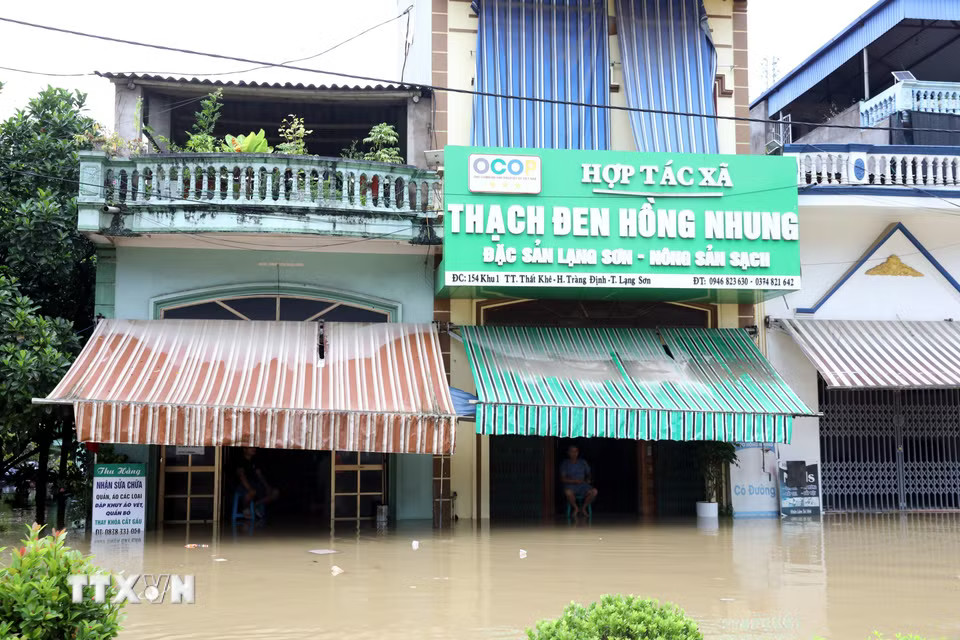 Hơn 1.200 nhà dân xã Thất Khê, tỉnh Lạng Sơn, bị ngập do ảnh hưởng của mưa bão số 4. (Ảnh: Văn Đạt/TTXVN)