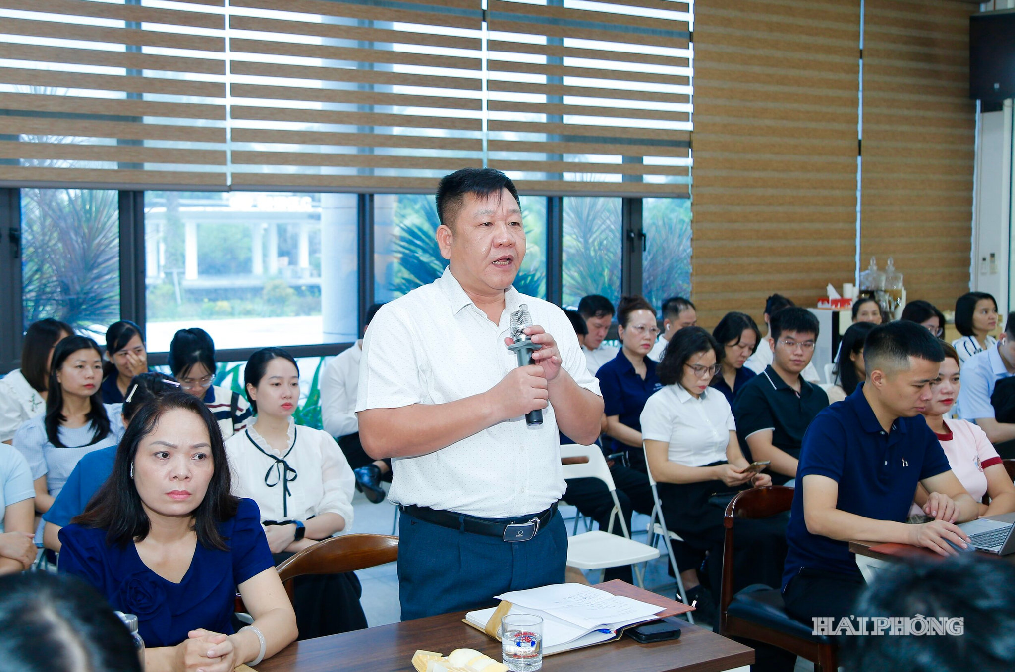 Đại diện Công ty TNHH Damen Sông Cấm phát biểu ý kiến tại hội nghị.